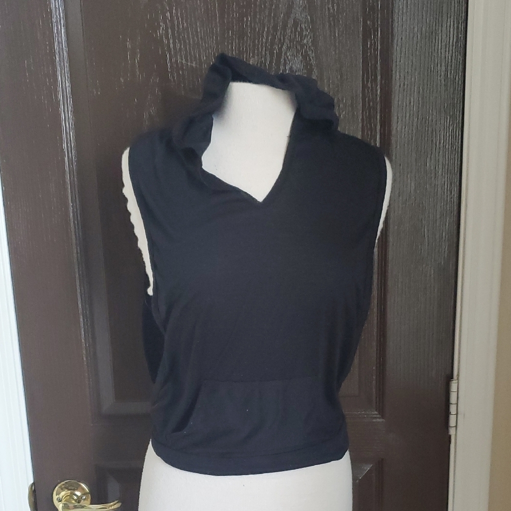 Black Sleeveless Hoodie Top